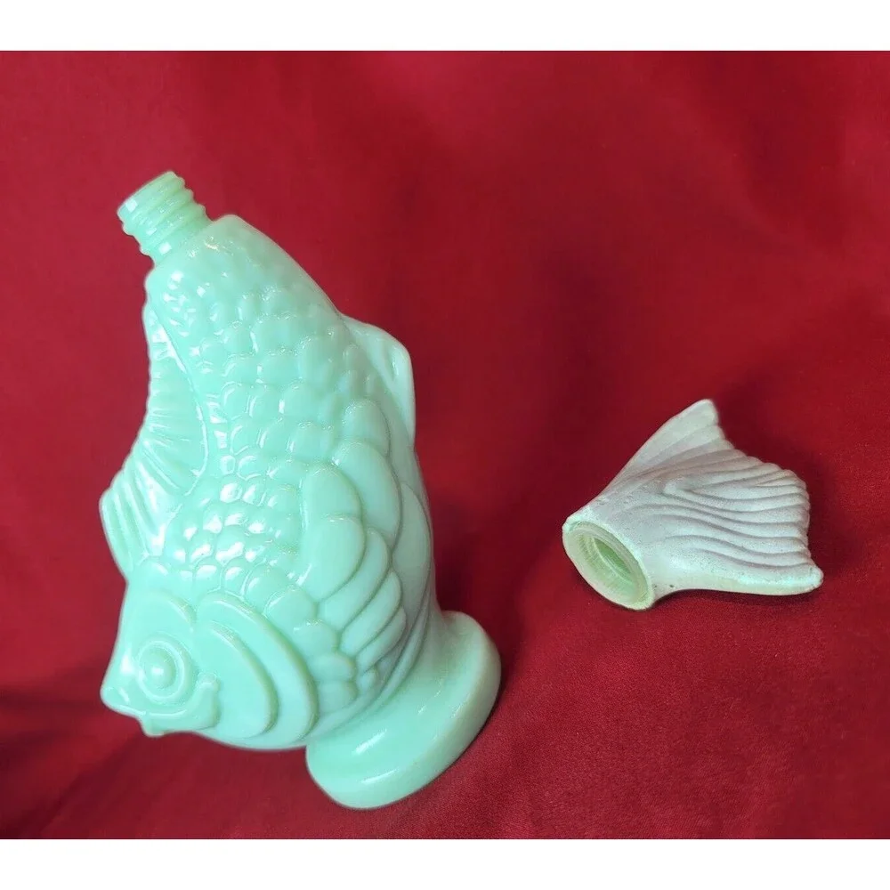 Avon Mint Jadeite Koi Fish Topaz Foaming Bath Oil w/ Plastic Green Tail